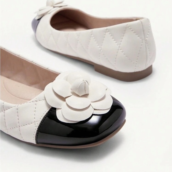 White and Black Women's Flats - Picture 5 of 5